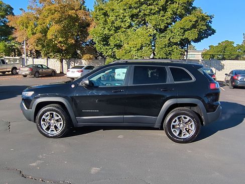 Used 2019 Jeep Cherokee Trailhawk image 9