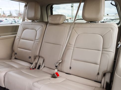 Used 2020 Lincoln Navigator L Reserve w/ Luxury Package image 18