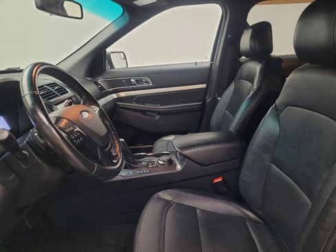 Used 2016 Ford Explorer XLT w/ Equipment Group 202A AWD/4WD image 17