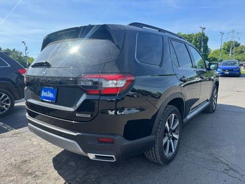 Used 2023 Honda Pilot Touring image 2