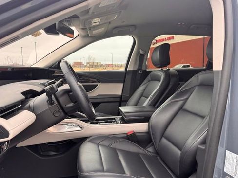 Used 2025 Lincoln Nautilus Premier AWD/4WD image 7