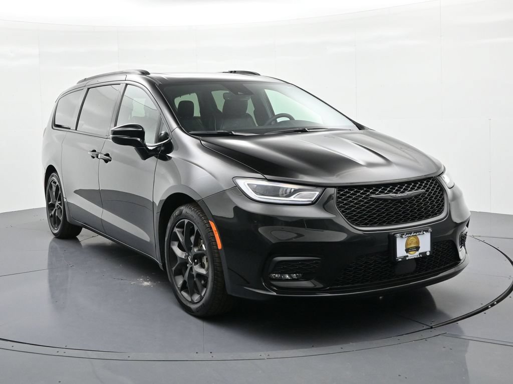 Used 2025 Chrysler Pacifica Limited FWD image 4