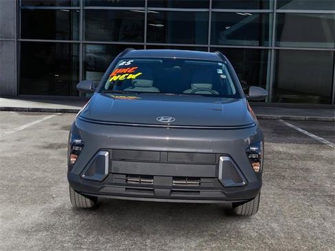Used 2025 Hyundai Kona SEL image 3
