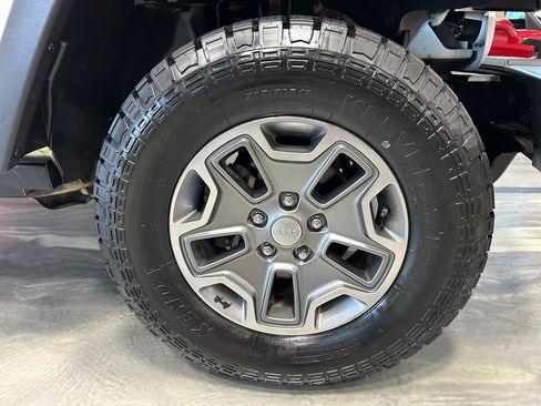 Used 2017 Jeep Wrangler Unlimited Rubicon w/ Connectivity Group AWD/4WD image 20