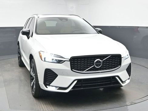 Used 2023 Volvo XC60 B5 Ultimate w/ Climate Package image 2