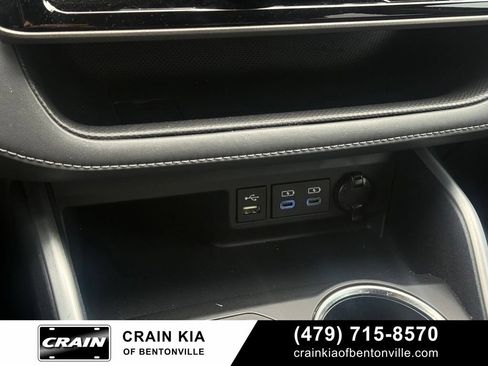 Used 2022 Toyota Highlander LE AWD/4WD image 18