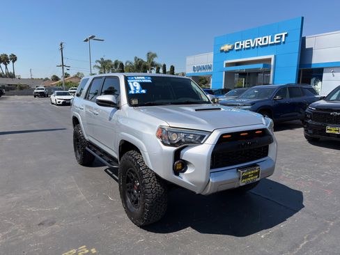 Used 2019 Toyota 4Runner TRD Off-Road image 2