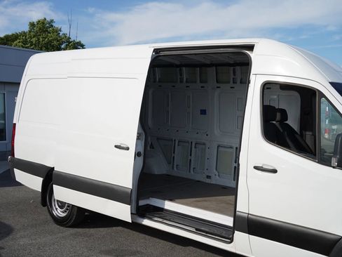 Used 2023 Mercedes-Benz Sprinter 2500 image 11
