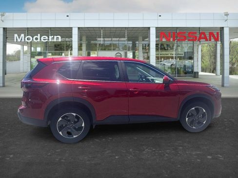 Certified 2025 Nissan Rogue SV AWD/4WD image 6