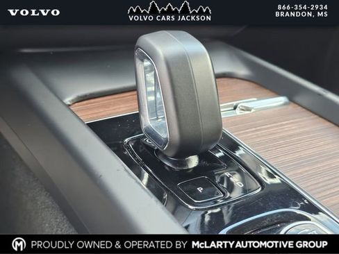 Used 2024 Volvo XC60 B5 Plus image 23