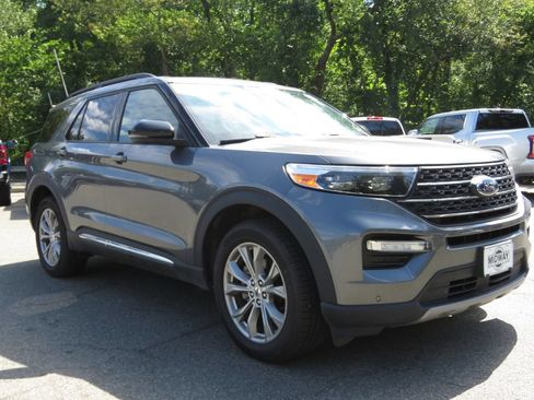 Used 2024 Ford Explorer XLT w/ Equipment Group 202A AWD/4WD image 3