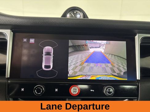 Used 2022 Porsche Macan w/ Premium Package Plus image 18