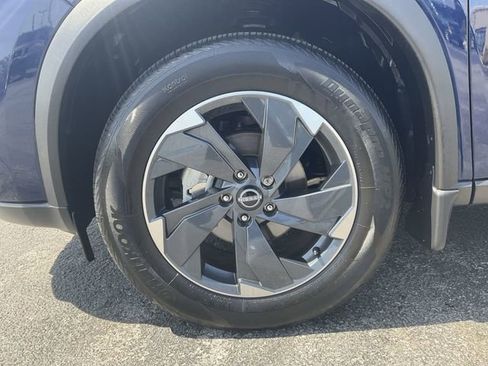 Certified 2024 Nissan Rogue SV w/ SV Premium Package AWD/4WD image 9