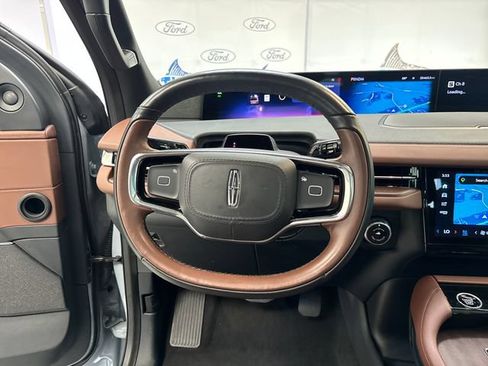 Used 2025 Lincoln Navigator Reserve AWD/4WD image 15