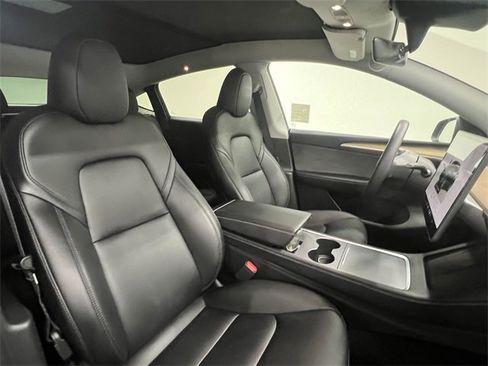 Used 2023 Tesla Model Y Long Range image 11