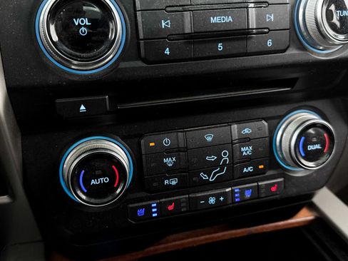Used 2018 Ford F450 King Ranch w/ King Ranch Ultimate Package AWD/4WD image 19