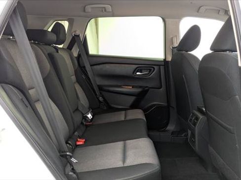 Used 2024 Nissan Rogue SV AWD/4WD image 19