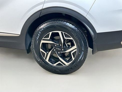 Used 2023 Kia Sportage LX image 6