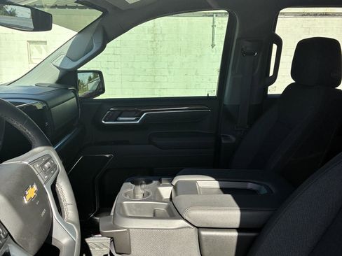Used 2025 Chevrolet Silverado 1500 LT AWD/4WD image 3
