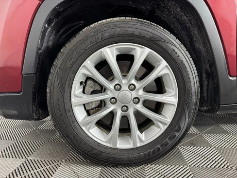 Used 2019 Jeep Cherokee Latitude w/ Popular Appearance Group FWD image 40