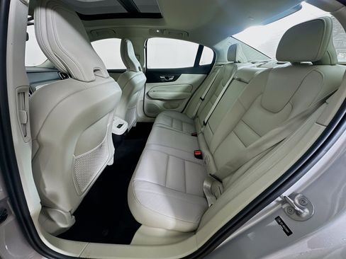 Used 2024 Volvo S60 B5 Plus image 28