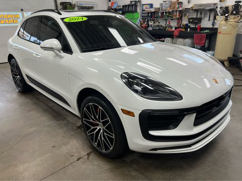 Used 2024 Porsche Macan image 3