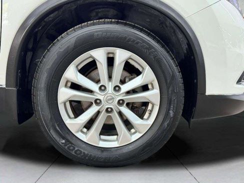 Used 2016 Nissan Rogue SV FWD image 24