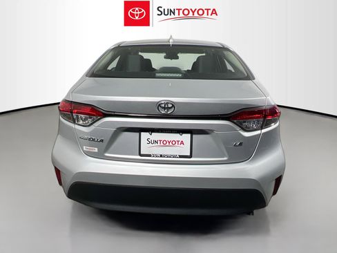 Used 2026 Toyota Corolla LE FWD image 5