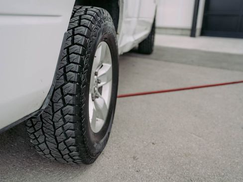 Used 2014 RAM 1500 Classic SLT w/ Luxury Group image 9