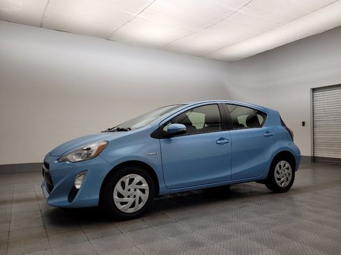 Used 2016 Toyota Prius C Two image 2