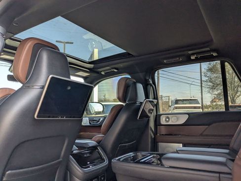 Used 2022 Lincoln Navigator Reserve image 25