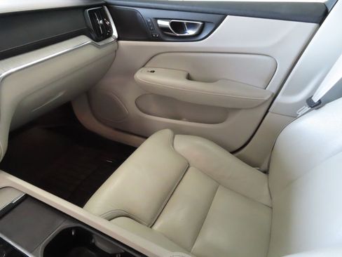Used 2022 Volvo S60 B5 Inscription image 21