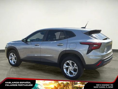 Used 2024 Chevrolet Trax LS w/ LS Convenience Package FWD image 4