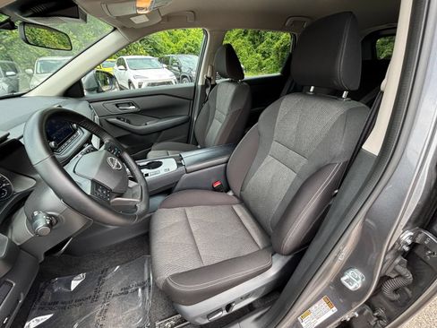 Used 2025 Nissan Rogue SV FWD image 37