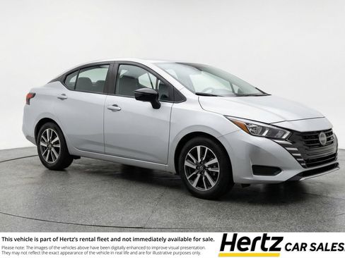 Used 2025 Nissan Versa SV image 1
