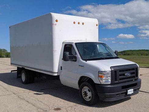 Used 2023 Ford E-450 and Econoline 450 Super Duty RWD image 2