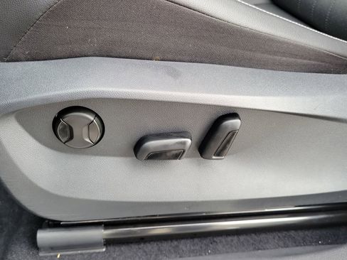 Used 2022 Volkswagen Tiguan SE R-Line image 27