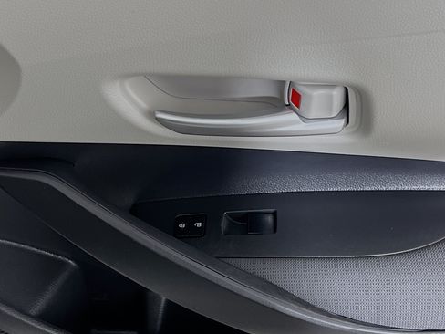 Used 2020 Toyota Corolla LE FWD image 30