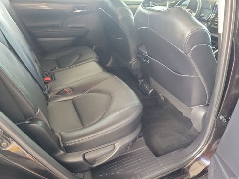 Used 2020 Toyota Highlander Limited FWD image 13