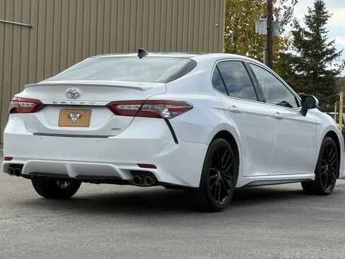 Used 2018 Toyota Camry XSE image 5