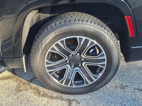 Used 2023 Jeep Wagoneer L Series II image 25