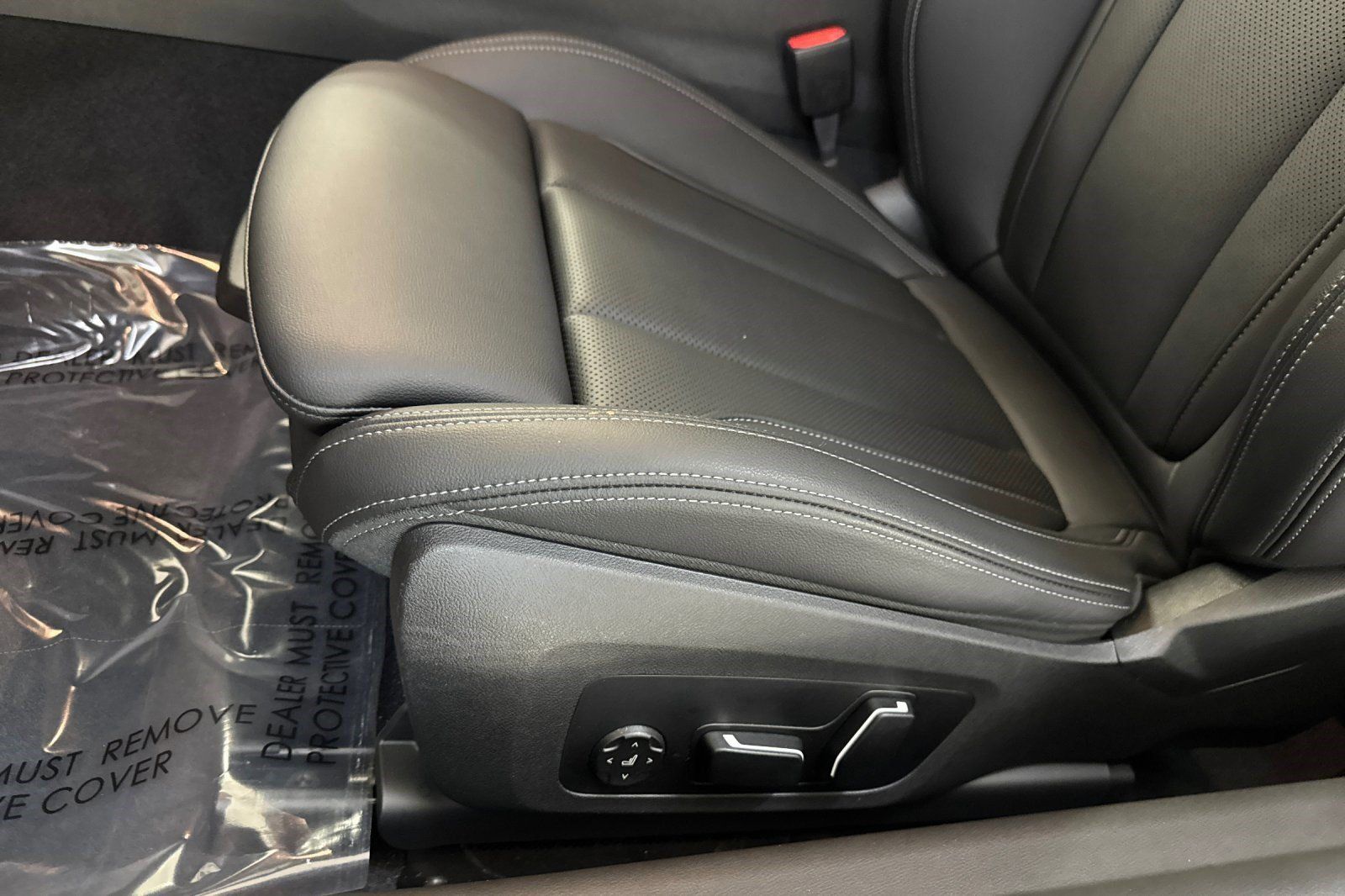 Used 2025 BMW 230i Coupe w/ Convenience Package RWD image 14