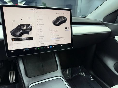 Used 2022 Tesla Model Y Performance AWD/4WD image 25