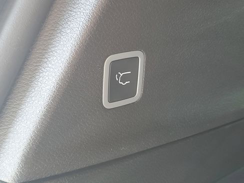 Used 2020 Chrysler Pacifica Touring w/ S Appearance Package image 10