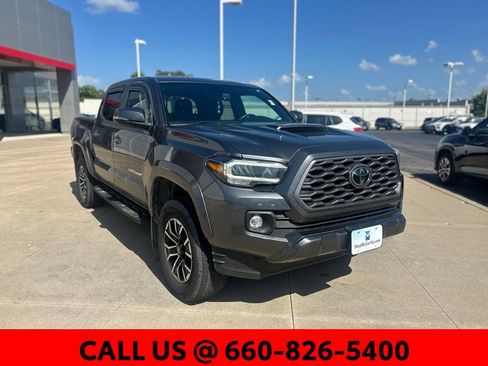 Used 2021 Toyota Tacoma TRD Sport w/ Technology Package AWD/4WD image 4