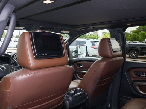 Used 2021 Nissan Titan Platinum Reserve w/ Moonroof Package AWD/4WD image 19