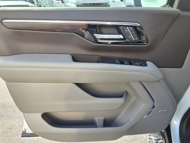 Used 2025 Chevrolet Tahoe Z71 w/ Comfort Package AWD/4WD image 15