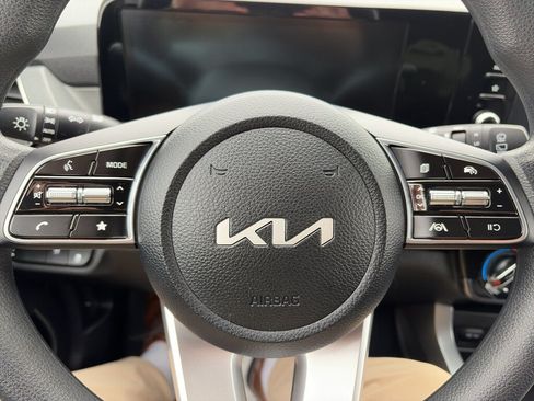 Used 2025 Kia Seltos LX AWD/4WD image 12