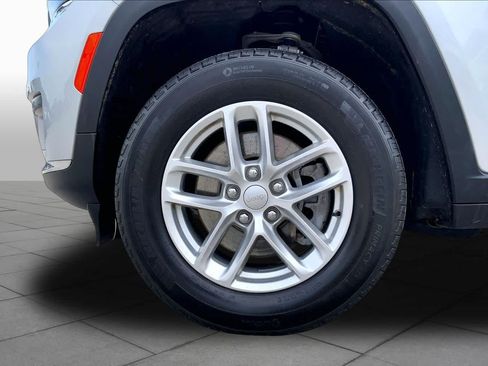 Used 2023 Jeep Grand Cherokee L Laredo w/ Luxury Tech Group I AWD/4WD image 11