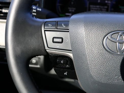 Used 2025 Toyota Camry XLE image 17